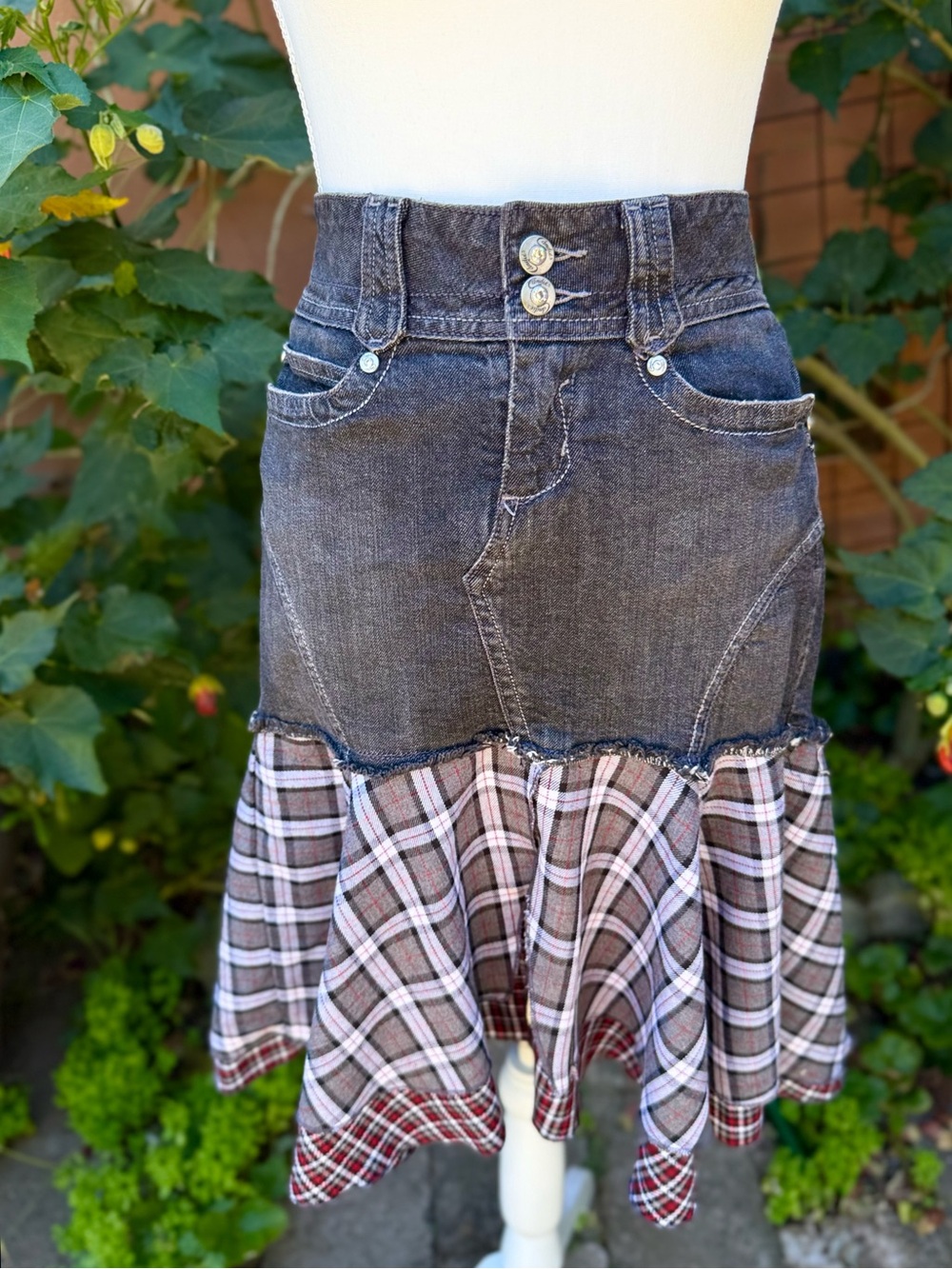 Candie's Black Denim Grunge Skirt Plaid Ruffle Hem Size M Measurements Below